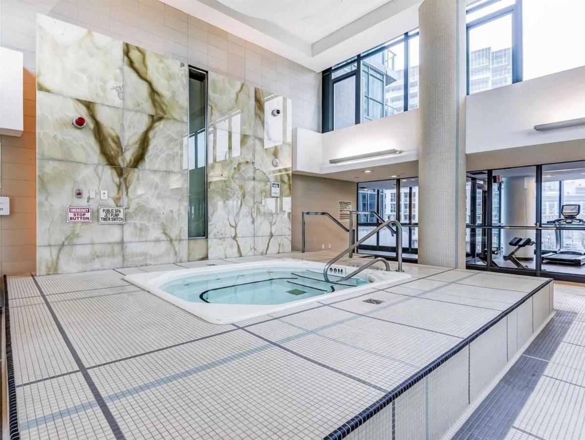Downtown Toronto+Free Parking+Cn Tower View Appartement Buitenkant foto