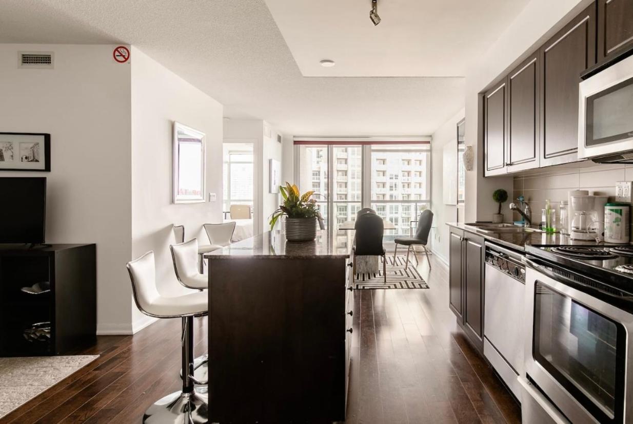 Downtown Toronto+Free Parking+Cn Tower View Appartement Buitenkant foto