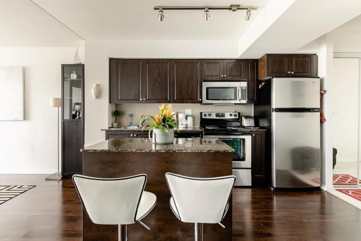 Downtown Toronto+Free Parking+Cn Tower View Appartement Buitenkant foto