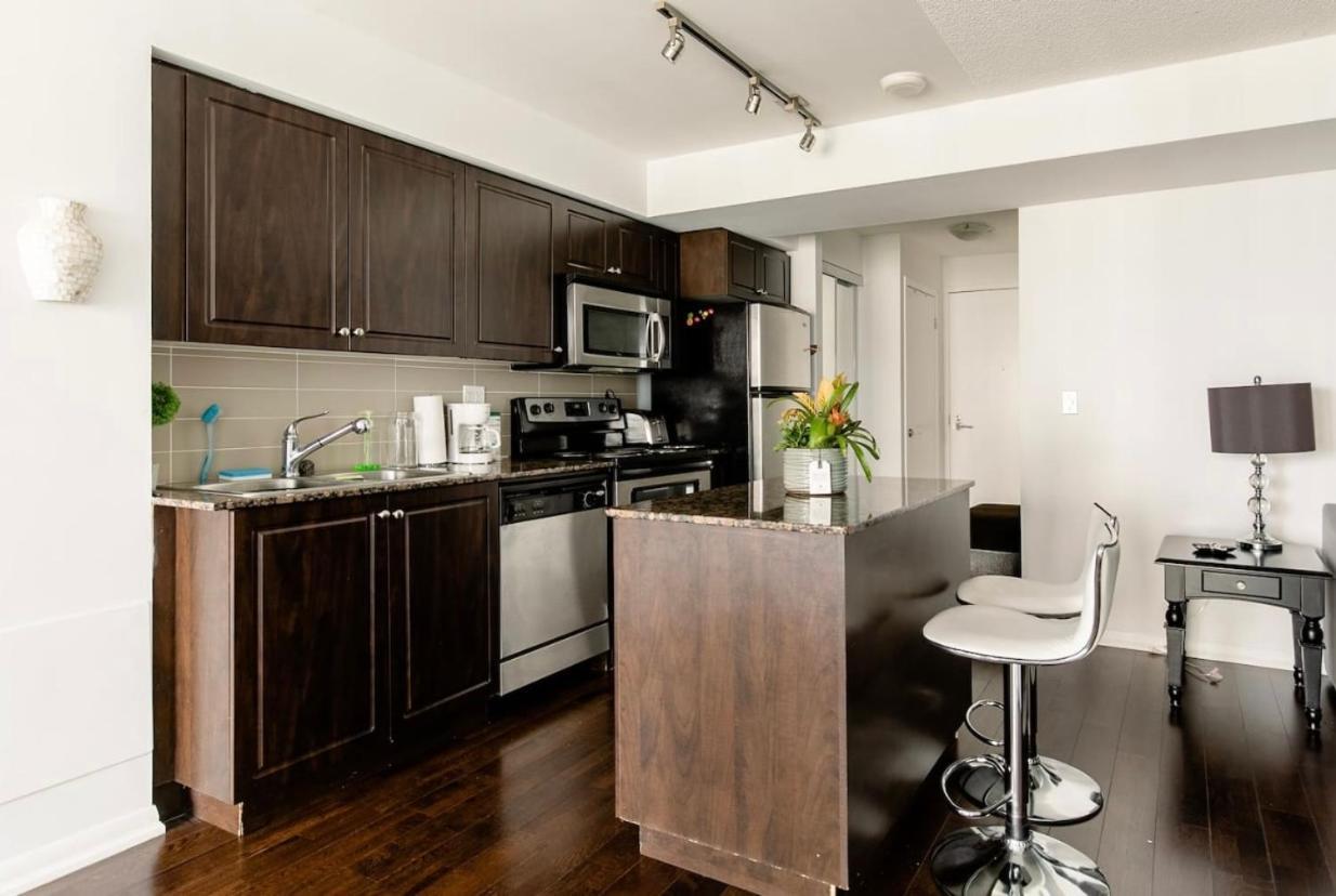 Downtown Toronto+Free Parking+Cn Tower View Appartement Buitenkant foto
